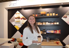 Jeurgens Biscuitfabriek produceert biologische Lange vingers. Loes Martens laat ze zien. 